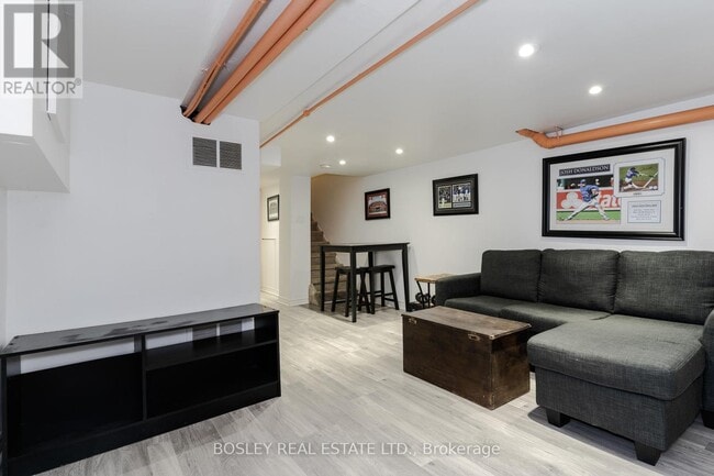 property at 1154 Dovercourt Rd