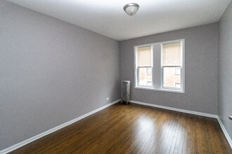 7038 S Chappel Ave in Chicago, IL - Building Photo - Building Photo
