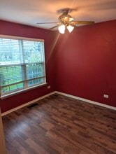 335 Buckingham Cir, Unit A in Elgin, IL - Building Photo - Building Photo
