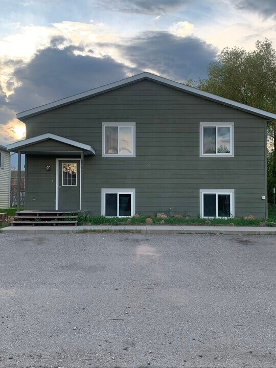 209 9th St in Belgrade, MT - Building Photo