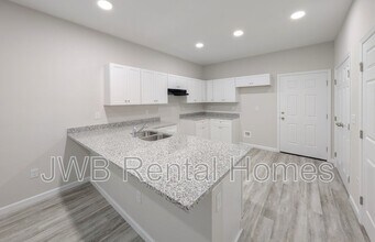 256 E 18th St in Jacksonville, FL - Foto de edificio - Building Photo