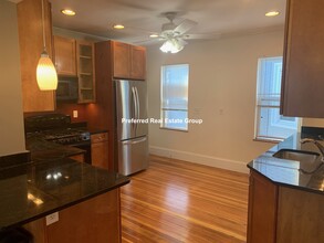 8 Taft St, Unit #2 in Boston, MA - Building Photo - Building Photo