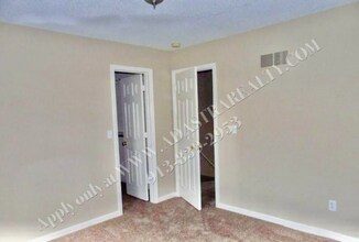 9004 E 85 St in Raytown, MO - Building Photo - Building Photo