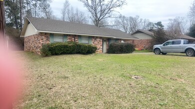 1004 Nichols St in Deridder, LA - Building Photo - Building Photo