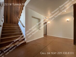1253 W Turner Rd in Lodi, CA - Building Photo - Building Photo