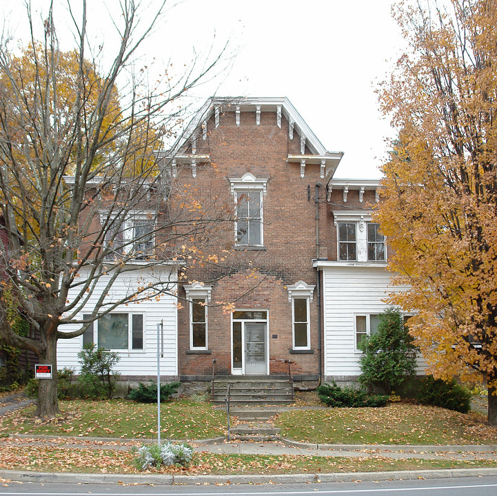 13 Chatham St in Kinderhook, NY - Building Photo