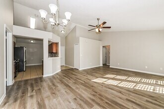 11548 Treasury Cir S in Jacksonville, FL - Foto de edificio - Building Photo