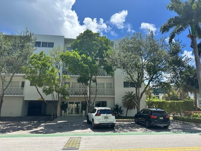 property at 10001 W Bay Harbor Dr