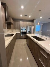 6645 NW 103rd Path in Doral, FL - Building Photo - Building Photo