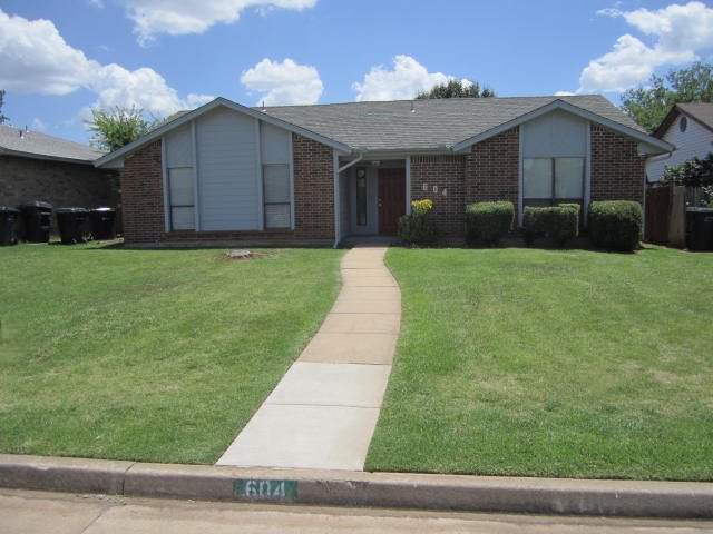 604 NW 140th St in Edmond, OK - Building Photo