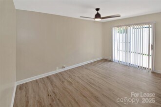 7021 Stonington Ln in Charlotte, NC - Building Photo - Building Photo