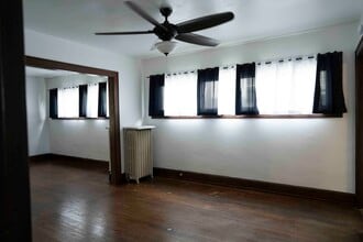 1935 Glendale Ave, Unit Spacious Duplex Lower in Toledo, OH - Foto de edificio - Building Photo