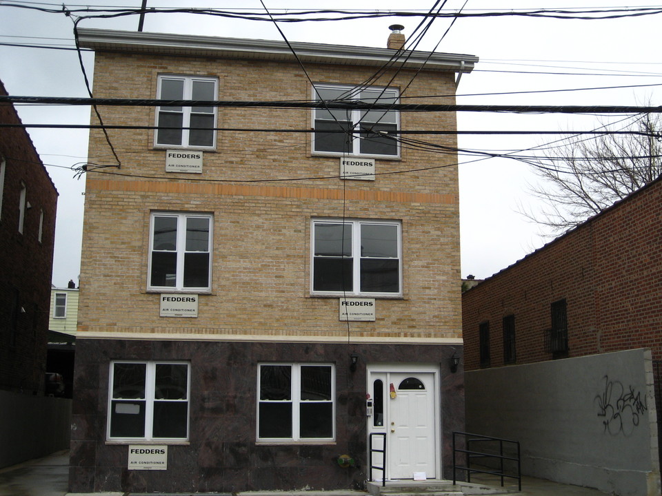 57-43 Penrod St in Flushing, NY - Building Photo