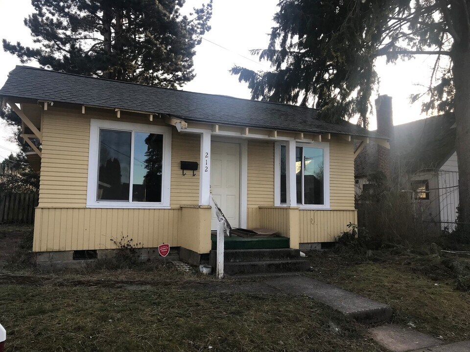 212 Jefferson St in Centralia, WA - Building Photo