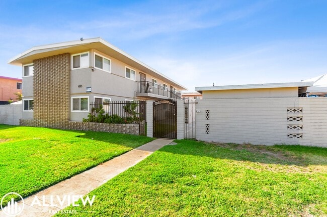 3407 W Olinda Ln in Anaheim, CA - Foto de edificio - Building Photo