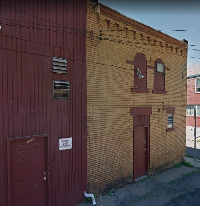 1327 Arch St