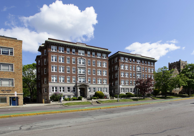 103-111 Broad St in Lynn, MA - Foto de edificio - Building Photo