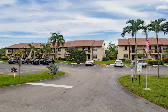 4598 Lucerne Lakes Blvd E in Lake Worth, FL - Building Photo - Building Photo