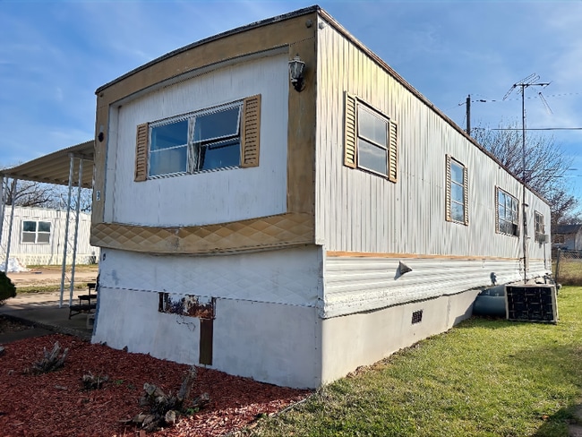 711 N 19th St in Hamilton, IL - Foto de edificio - Building Photo