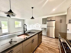 2105 Willis Ave in Perry, IA - Foto de edificio - Building Photo