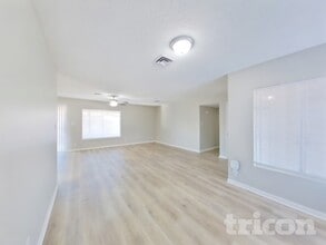 823 W Juanita Cir in Mesa, AZ - Building Photo - Building Photo