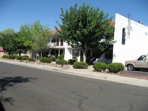 Casa Lynne Apartments in Albuquerque, NM - Building Photo - Building Photo