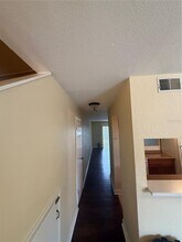7143 E Bank Dr in Tampa, FL - Building Photo - Building Photo