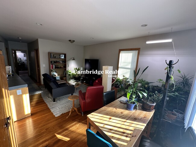 132 Columbia St, Unit 1 in Cambridge, MA - Building Photo - Building Photo