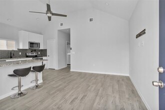 16694 E Juneau St in Montgomery, TX - Foto de edificio - Building Photo