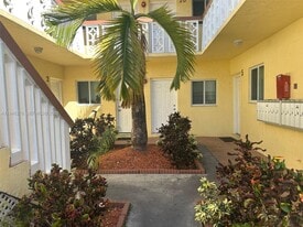 724 NE 4th St in Hallandale Beach, FL - Building Photo