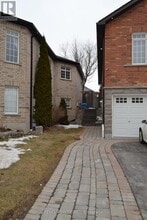 251 Deerglen Terrace in Aurora, ON - Building Photo - Building Photo