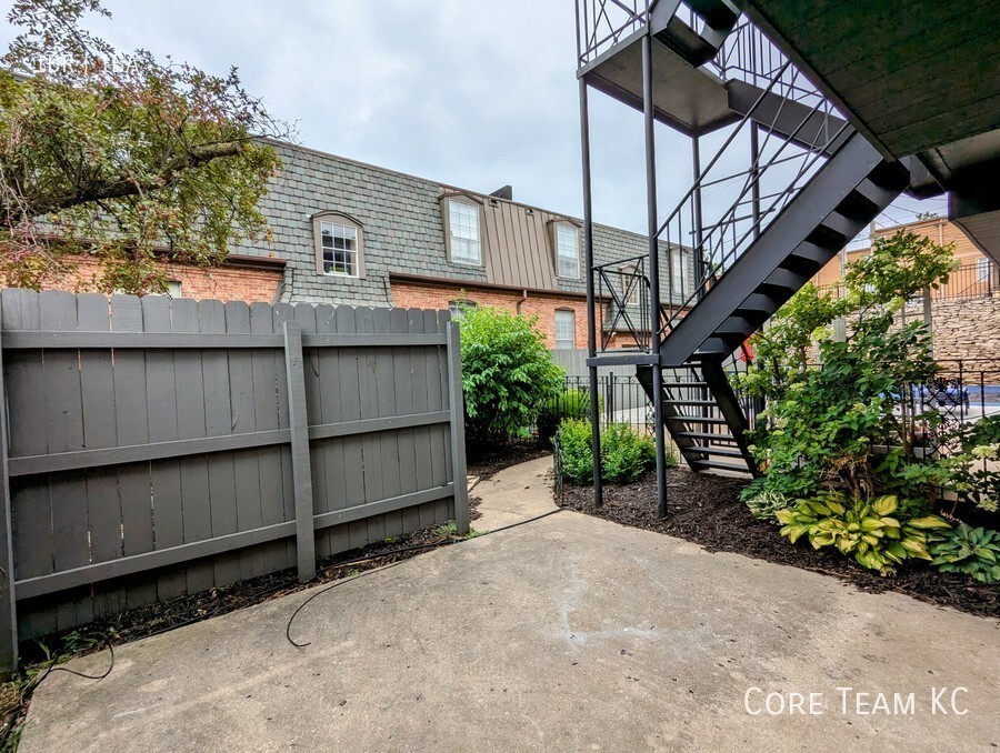 4726 Belleview Ave in Kansas City, MO - Building Photo