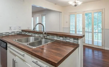5838 Sandhurst Ln in Dallas, TX - Foto de edificio - Building Photo