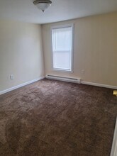 59 Chapman St, Unit Apt #3 in Willimantic, CT - Foto de edificio - Building Photo