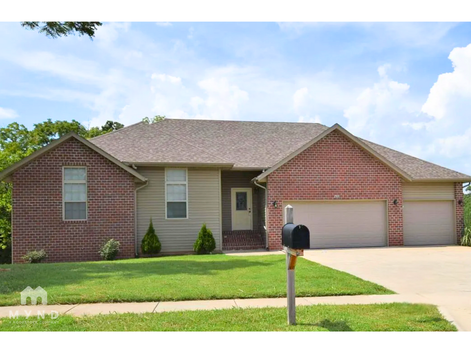 2983 W Augusta Hills St in Springfield, MO - Building Photo