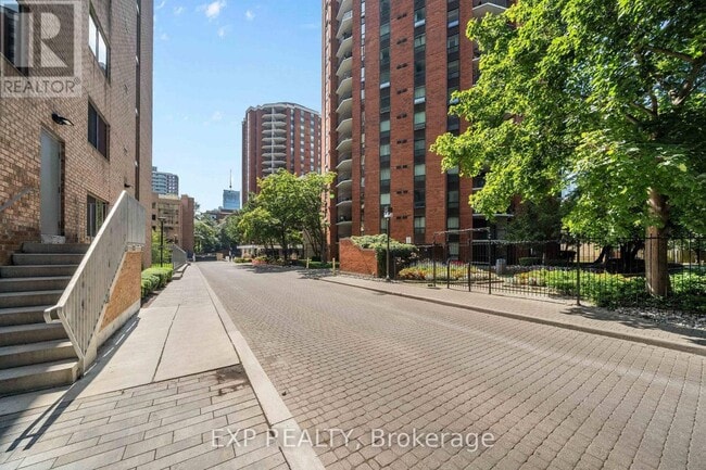 77-1977 Maitland Pl in Toronto, ON - Building Photo - Building Photo