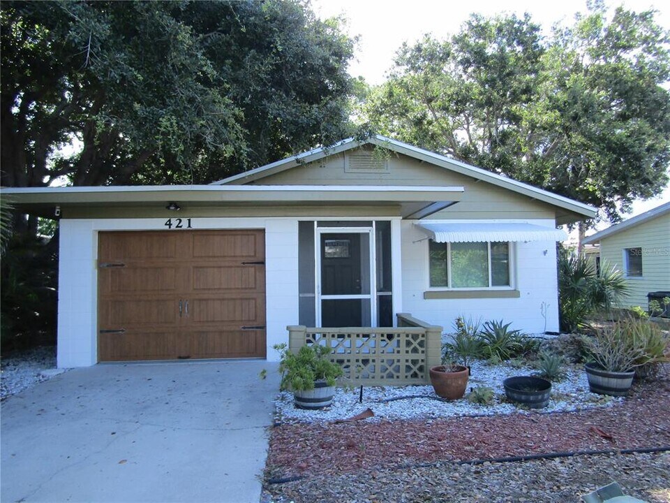 421 Riviera St in Venice, FL - Building Photo