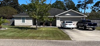 2410 Salamanca St in Navarre, FL - Building Photo