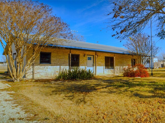 105 Double Creek Spur in Jarrell, TX - Building Photo - Building Photo