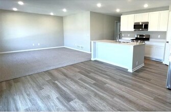 3214 Kady Ave NE in Saint Michael, MN - Foto de edificio - Building Photo