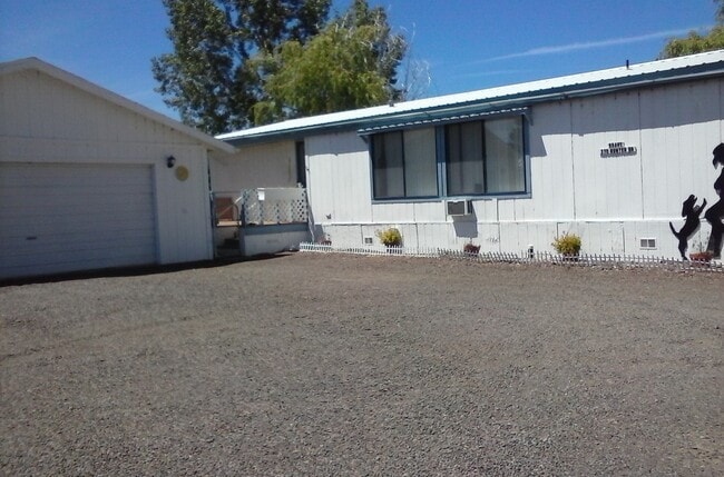 270 Hunter Dr in Alturas, CA - Building Photo - Building Photo