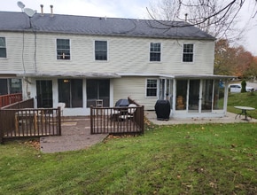 5106 Empire Dr in Bridgeville, PA - Building Photo - Building Photo