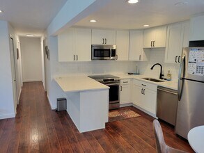3600 NE 9th St in Renton, WA - Building Photo - Building Photo