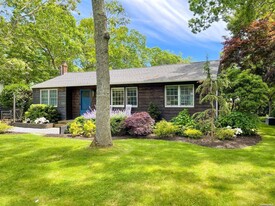 6 Long Ln in Hampton Bays, NY - Foto de edificio - Building Photo