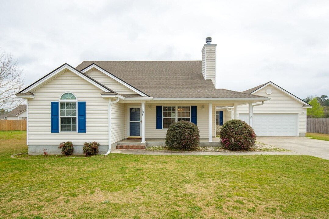 138 Oak St in Ray City, GA - Building Photo