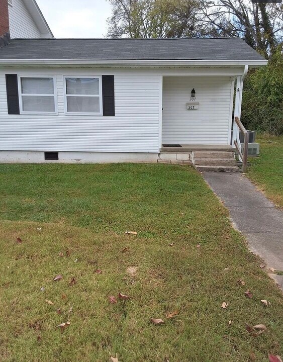 307 Florida Ave in Oak Ridge, TN - Building Photo
