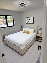 2160 NW 30th St in Miami, FL - Building Photo - Building Photo