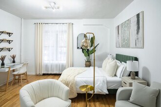 317 W 74th St in New York, NY - Building Photo - Building Photo