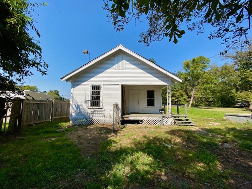 2636 Dupont St in Shreveport, LA - Foto de edificio