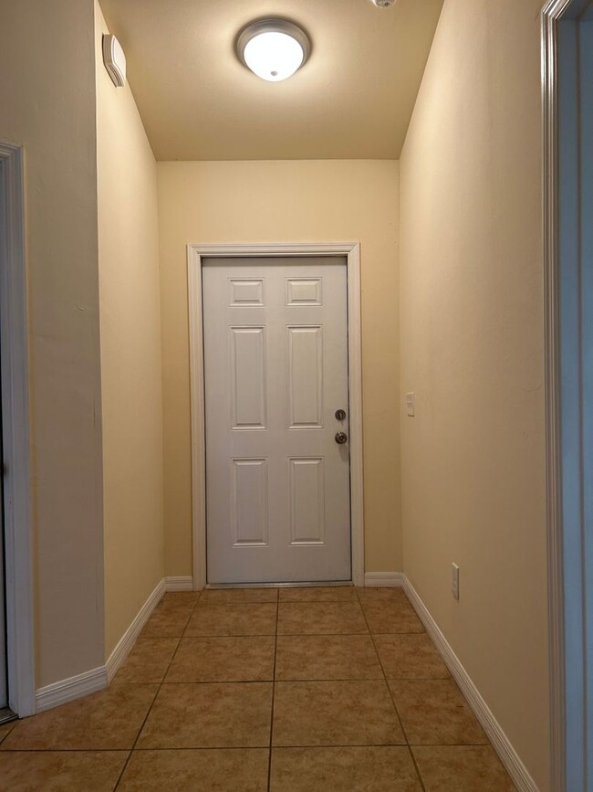 717 SE 7th St in Cape Coral, FL - Foto de edificio - Building Photo